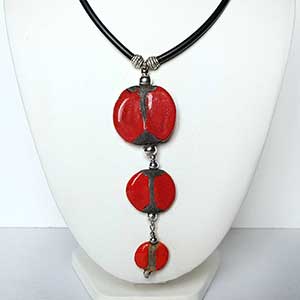 collier rouge et noir raku